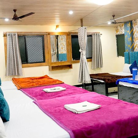 Hotel Mahalok Palace Удджайн Экстерьер фото