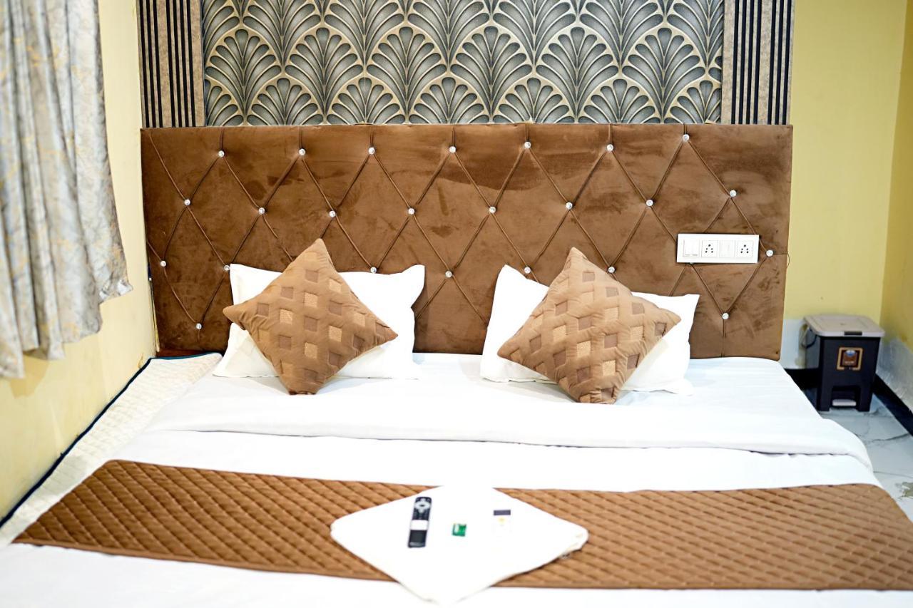 Hotel Mahalok Palace Удджайн Экстерьер фото