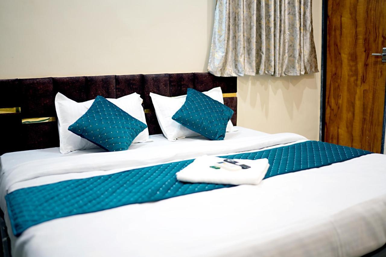 Hotel Mahalok Palace Удджайн Экстерьер фото