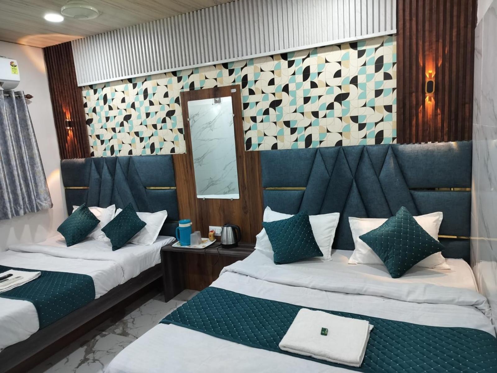 Hotel Mahalok Palace Удджайн Экстерьер фото