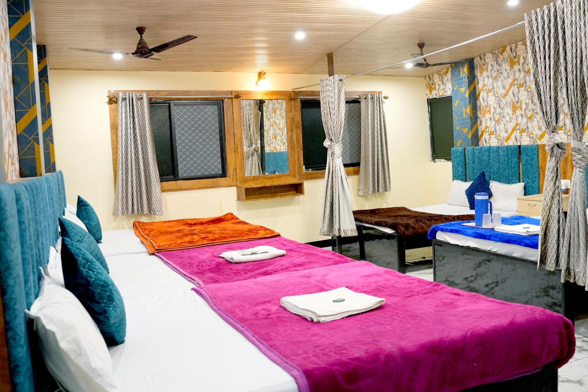 Hotel Mahalok Palace Удджайн Экстерьер фото